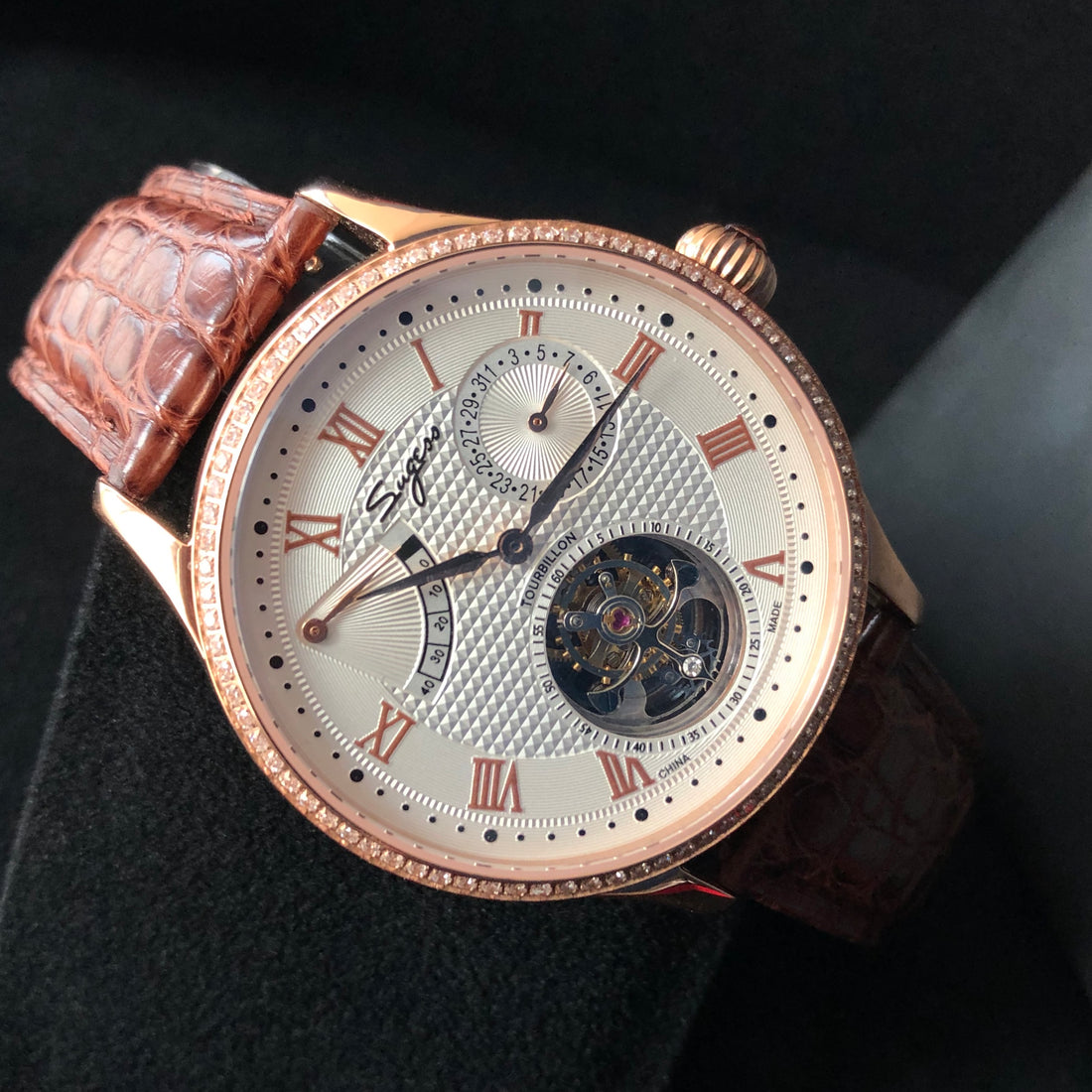 Tourbillon Master SU8001GWD Rose Gold Case